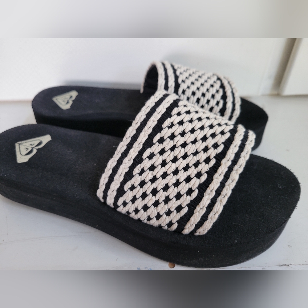 Roxy Dayzie Women's Sandal size 10 - Black White Platform Slides Woven Boho - Picture 2 of 6